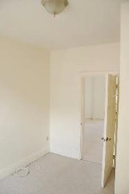 Beautiful 2 Bedroom Apartment - Photo 7