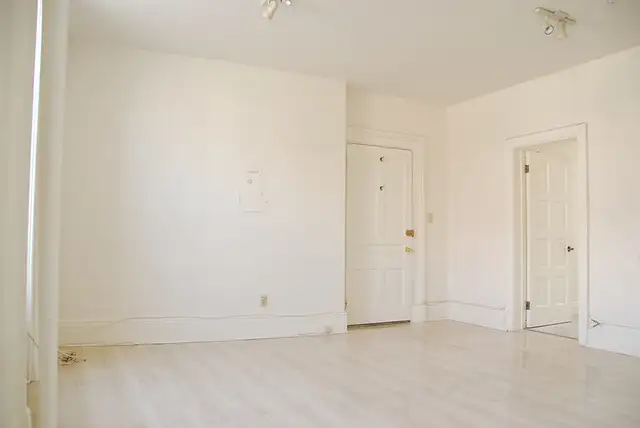 Beautiful 2 Bedroom Apartment - Photo 11
