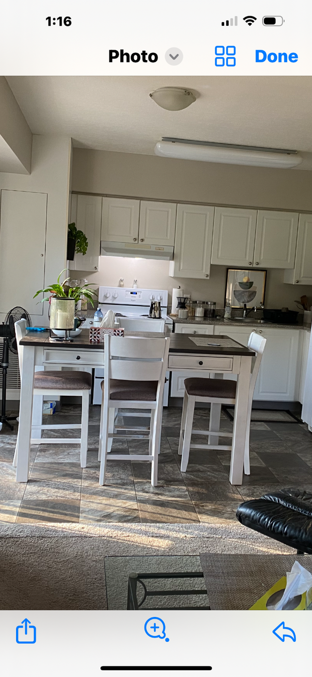 Student room for rent 700 a month five minute walk to Waterloo U - Photo 2