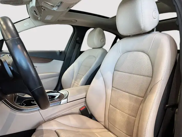 2020 Mercedes-Benz C300 4MATIC Sedan Extended warranty! Highly e - Photo 3