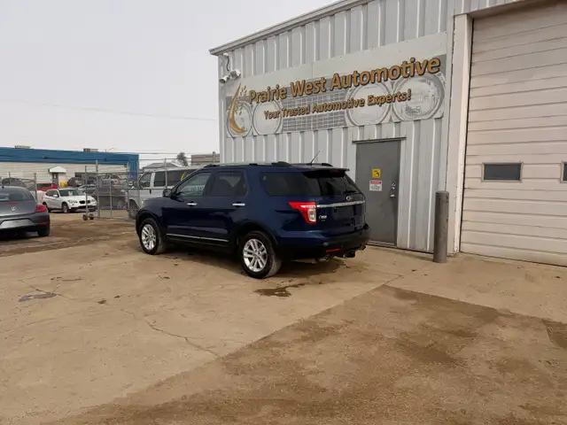 2012 Ford Explorer XLT 4WD - 7 Passenger - Photo 7