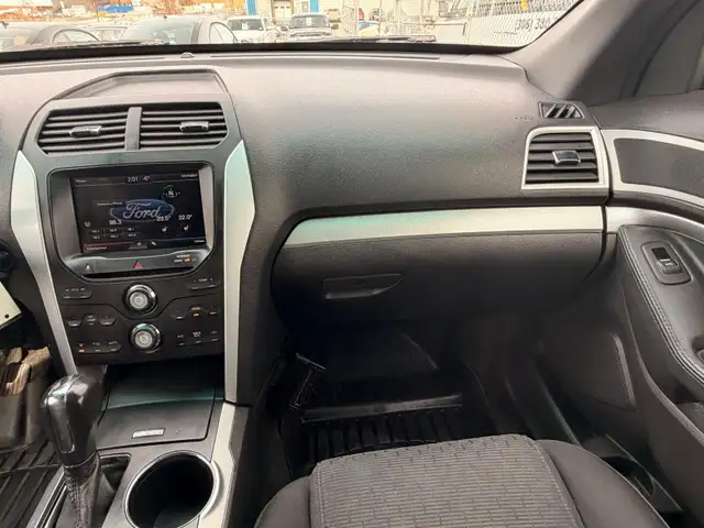 2012 Ford Explorer XLT 4WD - 7 Passenger - Photo 18