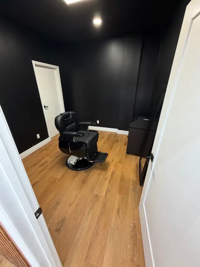 Barber Room for rent - Photo 2