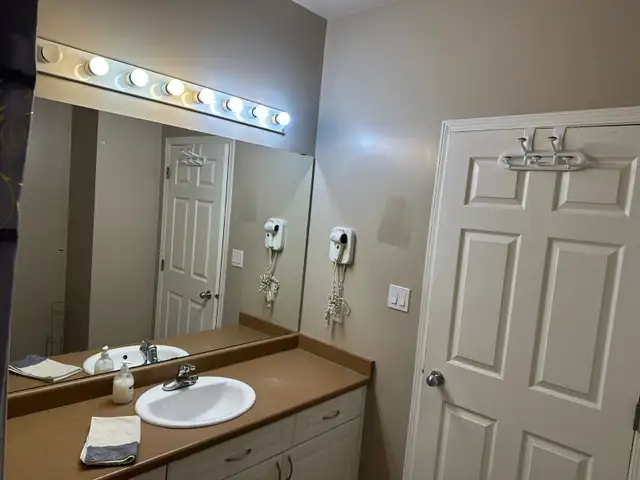 Furnished 1 Bd Condo Downtown -U/G Parking, Internet - Photo 10