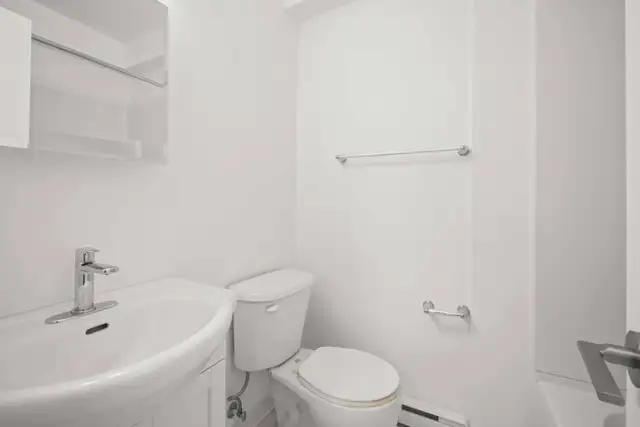 SPACIOUS 1 Bedroom Apartment! Available May 1st! - Photo 5