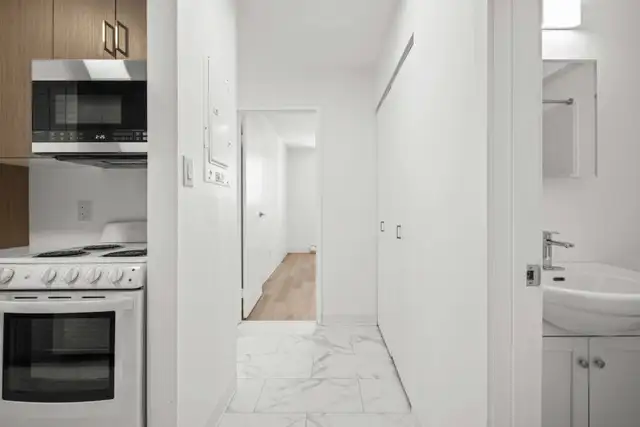 SPACIOUS 1 Bedroom Apartment! Available May 1st! - Photo 7