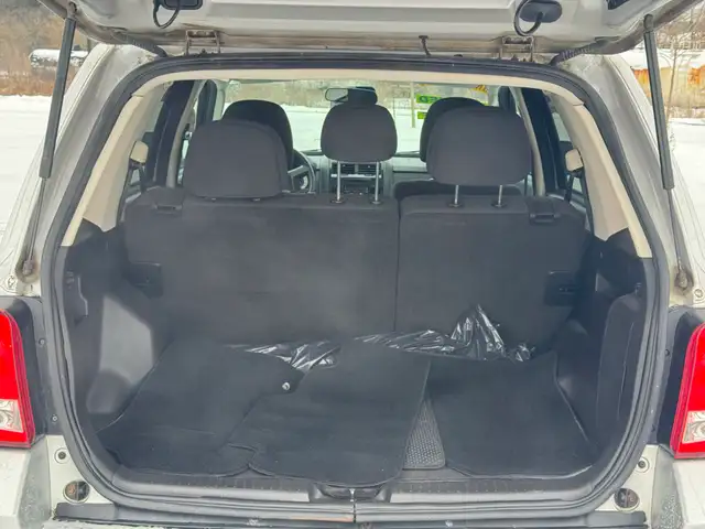 2010 Mazda Tribute GX AWD - Photo 8