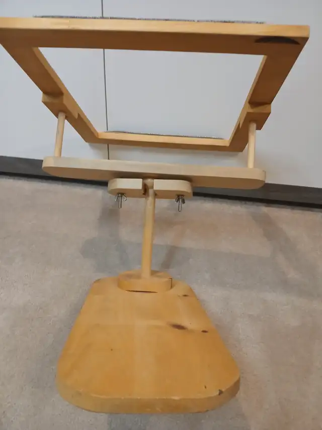 Sit on Swivel, gripper stand for rug hooking - Photo 3