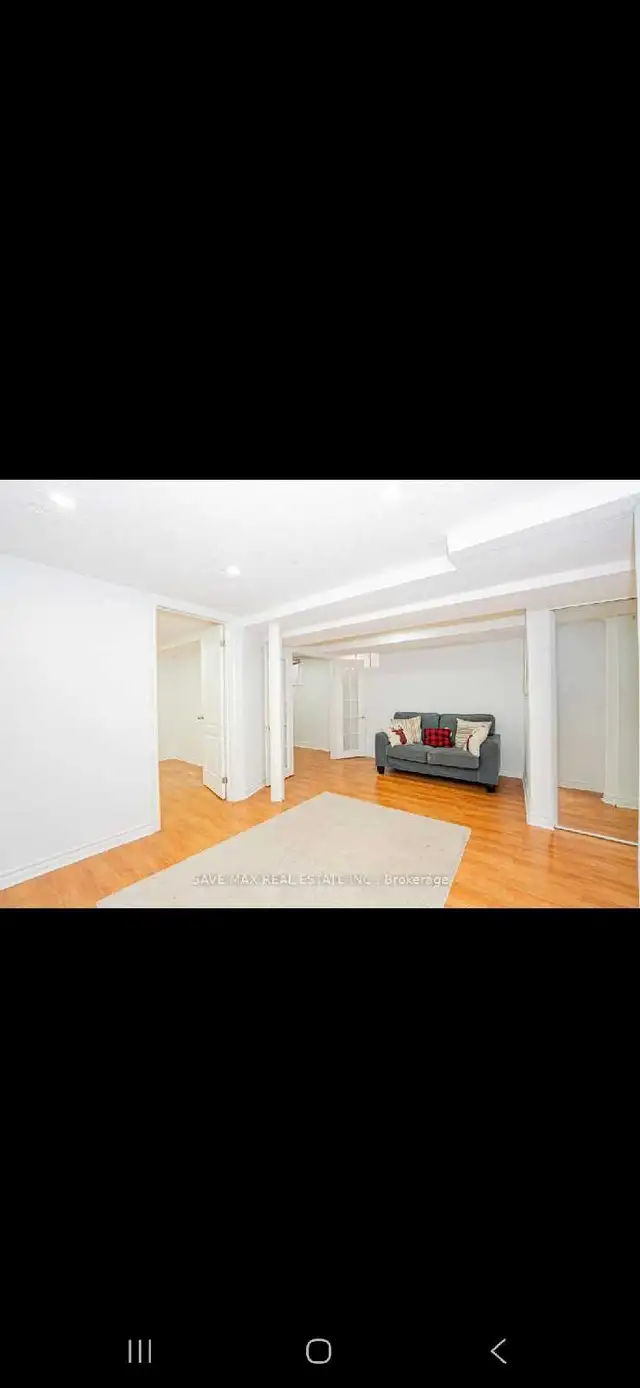 2 bedroom basement in a great neighborhood - Photo 2
