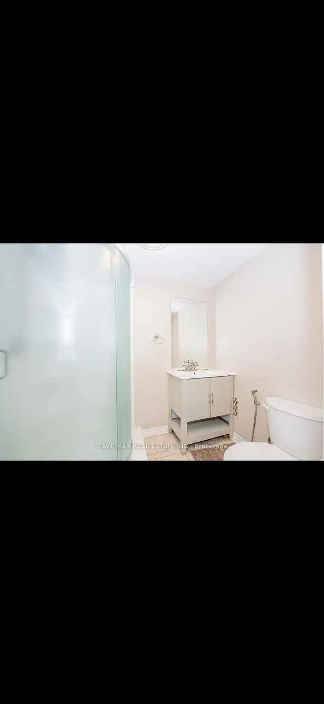 2 bedroom basement in a great neighborhood - Photo 7