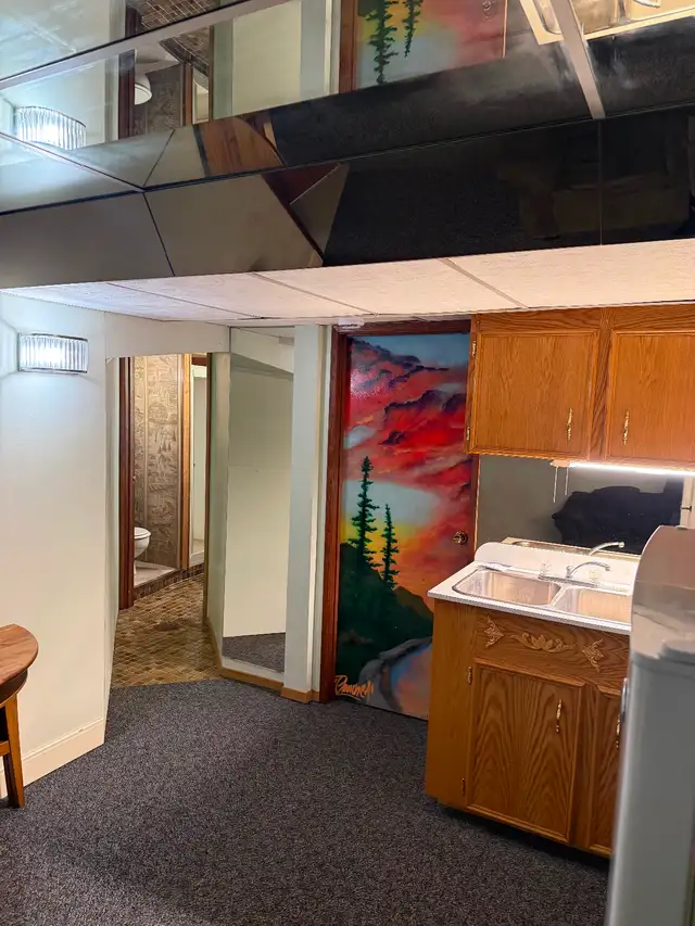 Basement apartment suite. - Photo 3