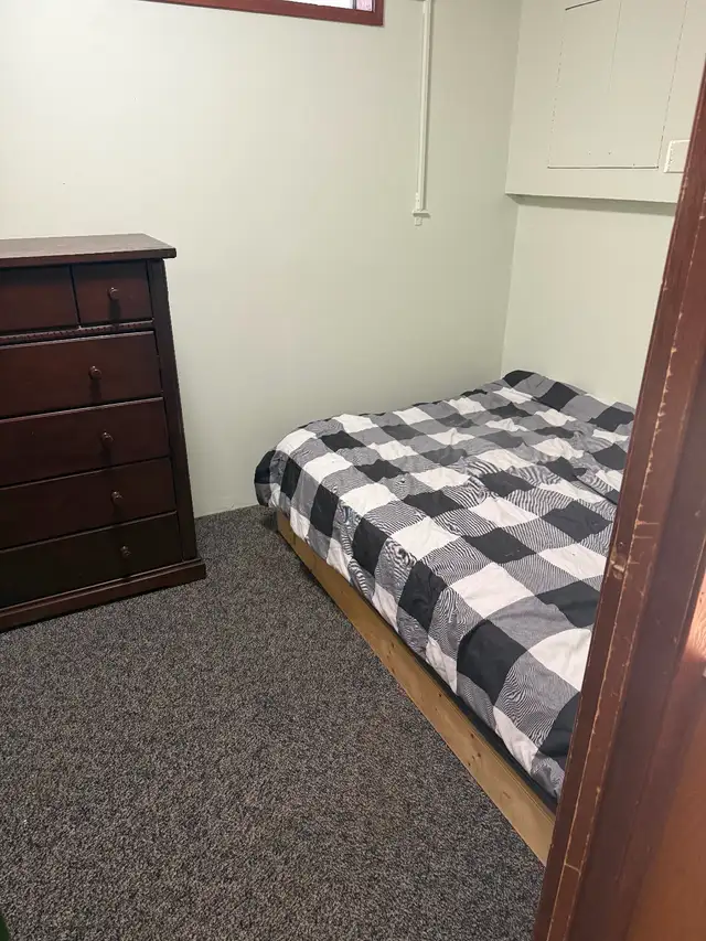 Basement apartment suite. - Photo 4