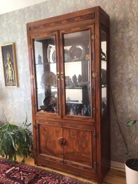 Armoire en bois antique