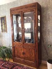Armoire en bois antique