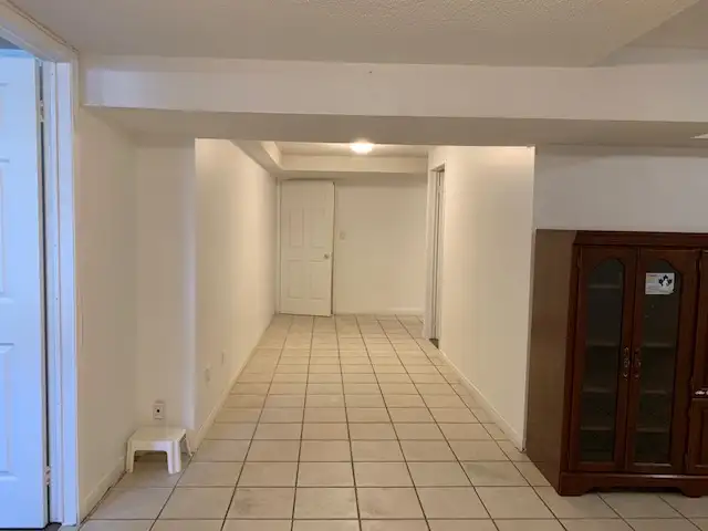 Spacious 2 bedroom Basement apartment  in mississauga - Photo 3