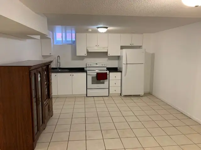 Spacious 2 bedroom Basement apartment  in mississauga - Photo 4