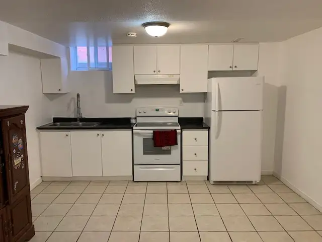 Spacious 2 bedroom Basement apartment  in mississauga - Photo 5