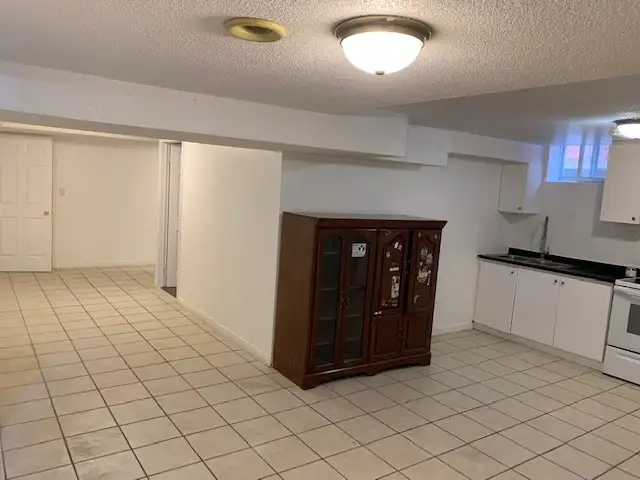 Spacious 2 bedroom Basement apartment  in mississauga - Photo 8