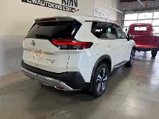 2023 Nissan Rogue Platinum / AWD / 1 Owner / Fully Appointed - Photo 3
