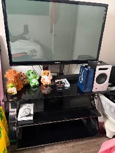 Meuble télévision et télévision