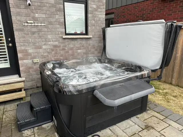 Hot tub - inspiration by sunrise spas 6 person with lounger