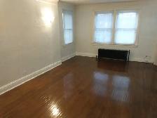 Jackson park. Large one bedroom apartment. $1,200 - Photo 2