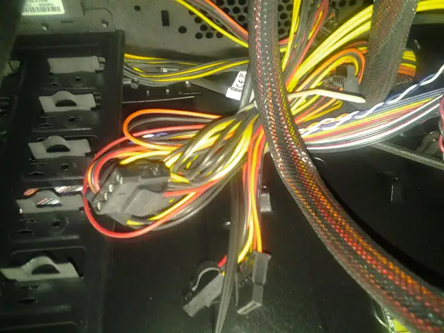 asus 4gen i5 3.2ghz 16g 1600 thermaltake 10 drive midtower   ssd - Photo 3