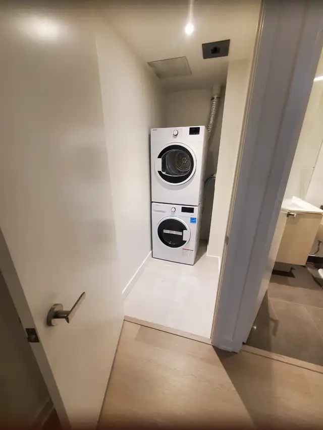 Furnished LUXURY Room in NEW condo M city, gym near Square One - Photo 8