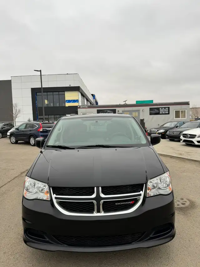 2015 Dodge Grand Caravan SXT : Low Mileage, No Reported Accident - Photo 2