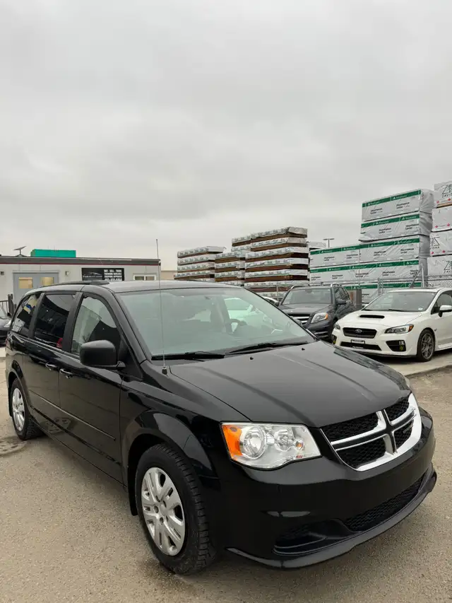 2015 Dodge Grand Caravan SXT : Low Mileage, No Reported Accident - Photo 3