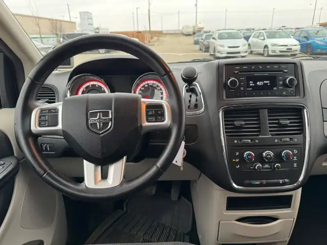 2015 Dodge Grand Caravan SXT : Low Mileage, No Reported Accident - Photo 7