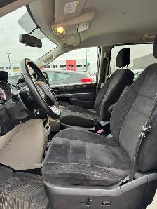 2015 Dodge Grand Caravan SXT : Low Mileage, No Reported Accident - Photo 8