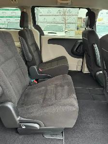 2015 Dodge Grand Caravan SXT : Low Mileage, No Reported Accident - Photo 9