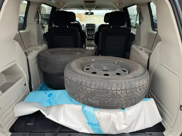2015 Dodge Grand Caravan SXT : Low Mileage, No Reported Accident - Photo 14