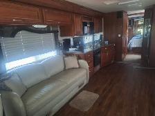 2005 Fleetwood Discovery39S - Photo 8