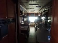 2005 Fleetwood Discovery39S - Photo 10