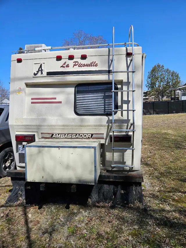 Caravan to sell - Photo 4