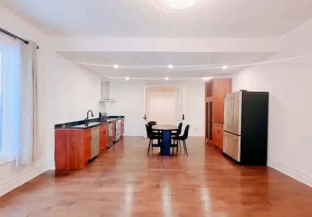 Spacious 2 Bedroom Suite (Walk-Out Basement)