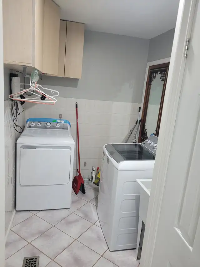 BIG ROOMS FOR RENT SCARBOROUGH FEMALE ONLY - Photo 6