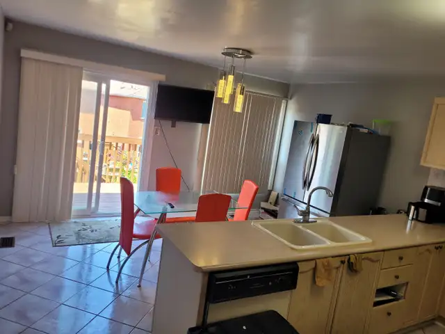 BIG ROOMS FOR RENT SCARBOROUGH FEMALE ONLY - Photo 8