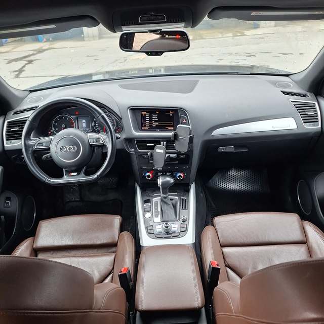 2014 Audi Q5 3.0L Technik loaded and very well maintained! Drive - Photo 10