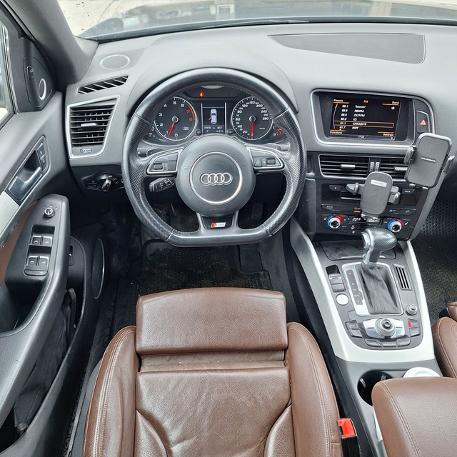 2014 Audi Q5 3.0L Technik loaded and very well maintained! Drive - Photo 11