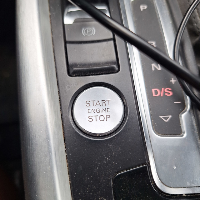 2014 Audi Q5 3.0L Technik loaded and very well maintained! Drive - Photo 17