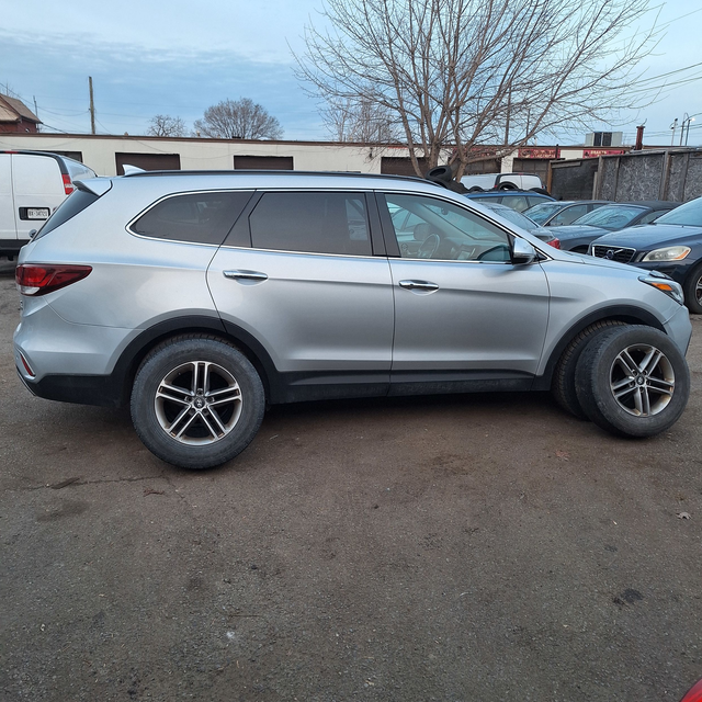 2017 Hyundai Santa Fe XL Luxury AWD, 3.3l 6cyl, 6 seats, extra s - Photo 2