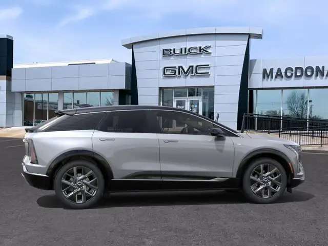 2026 Cadillac OPTIQ Luxury - $387 B/W - Photo 5