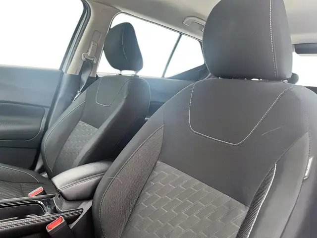 2025 Nissan Kicks Play SV SV | Heated Seats & Steering - Photo 9