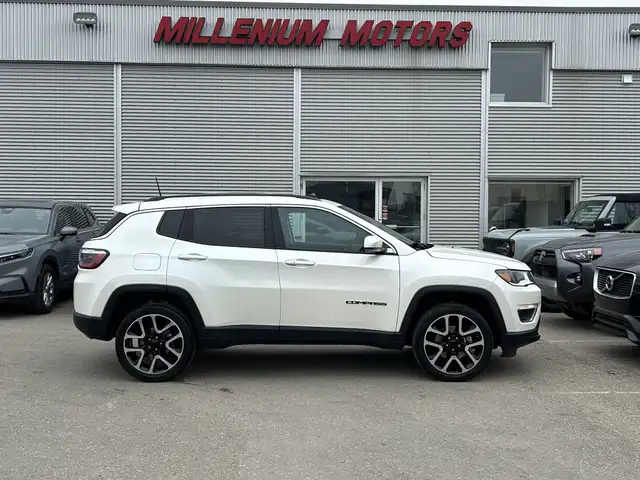 2018 Jeep Compass LIMITED 4X4/NAVIGATION/B.CAM/PANO ROOF/FINANCI - Photo 4