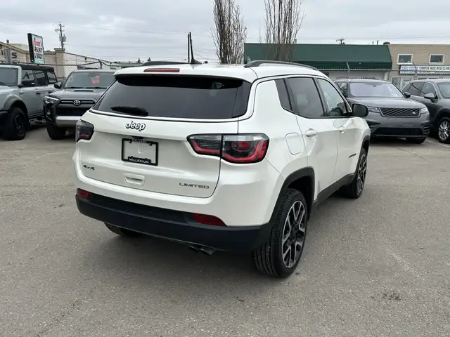 2018 Jeep Compass LIMITED 4X4/NAVIGATION/B.CAM/PANO ROOF/FINANCI - Photo 18