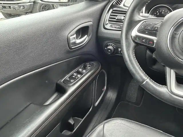 2018 Jeep Compass LIMITED 4X4/NAVIGATION/B.CAM/PANO ROOF/FINANCI - Photo 35