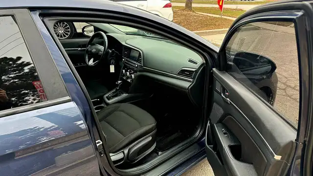 2020 Hyundai Elantra Preferred IVT | NO ACCIDENTS | HEATED STEER - Photo 10